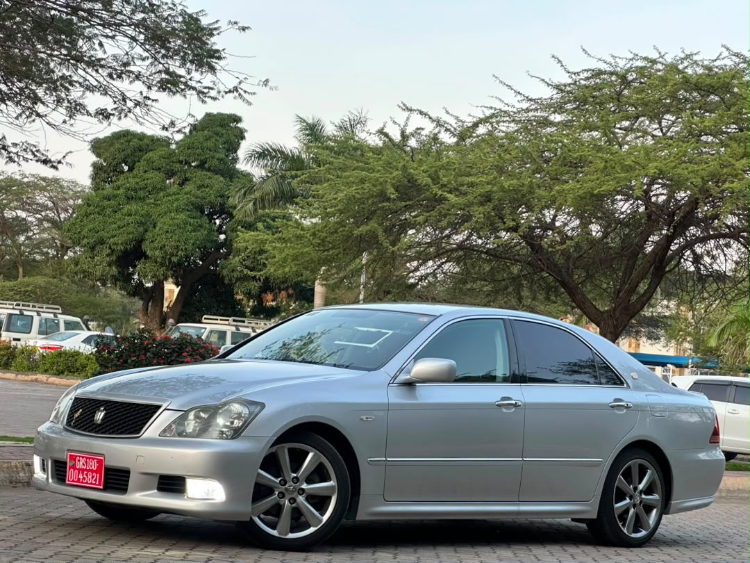 TOYOTA CROWN ATHLETE thumbnail 2